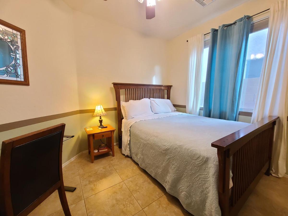 Near Freeways And Airport Alloggio in famiglia *